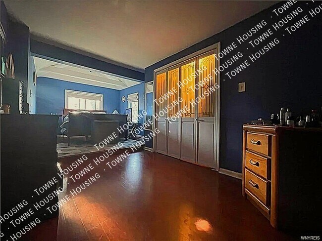 Building Photo - 191 Helen St