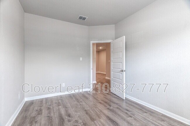 Building Photo - 940 Windflower