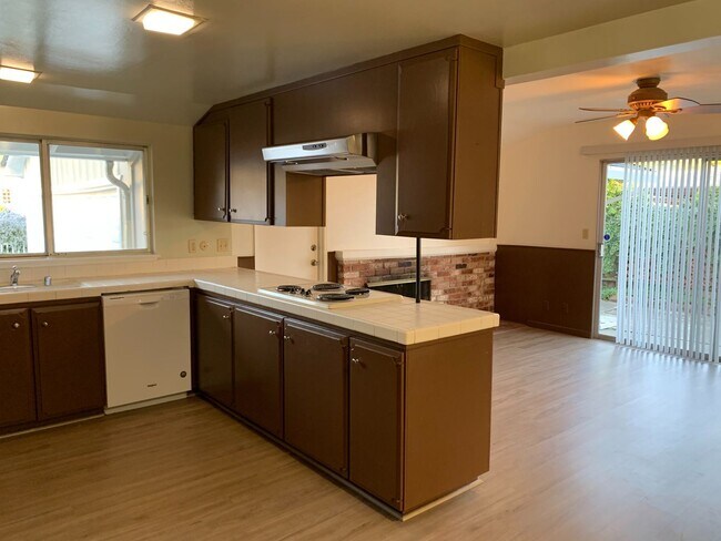 Building Photo - 4 bedroom 2 bath 2 car garage in Rocklin