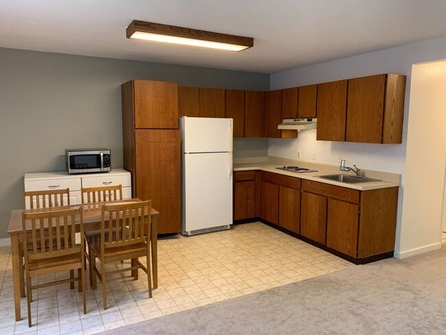 Primary Photo - 1/1 Downstairs unit in Royal Summit