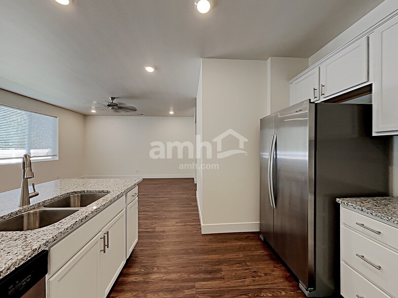 Building Photo - 12405 83rd Ave E