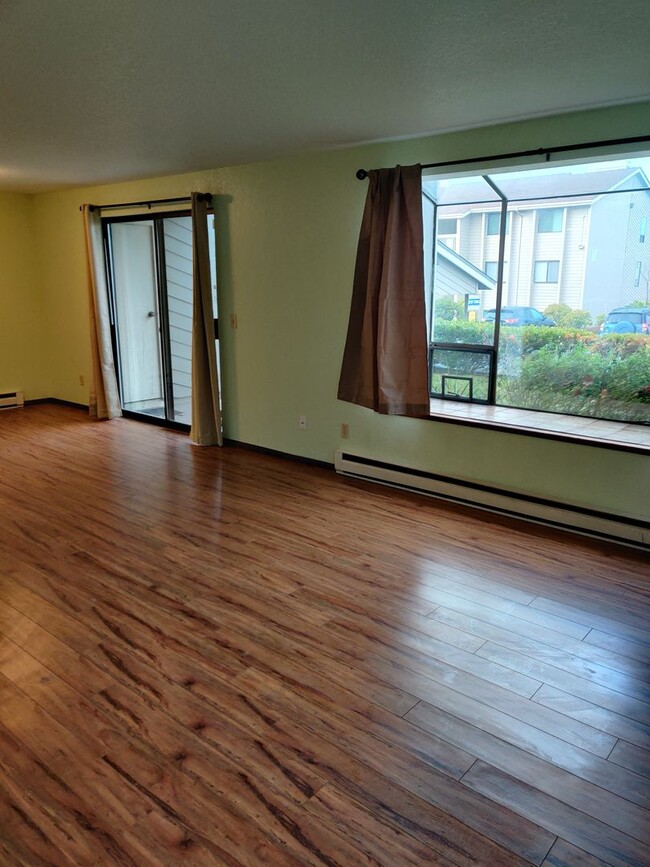 Building Photo - Beautiful 2 bedrooms 1.5 Bath