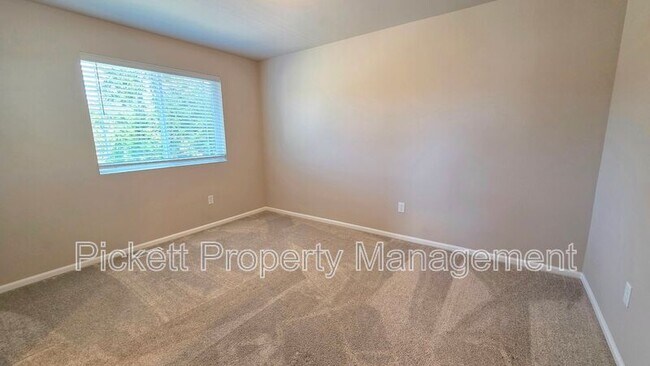 Building Photo - 1032 Baker Hts Lp