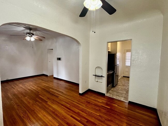 Building Photo - Large Private 1 Bed/ 1 Bath-Bankers Hill