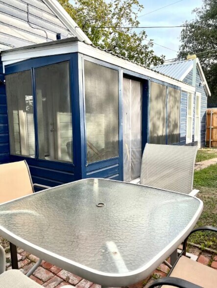 Building Photo - 1515 W Concho Ave