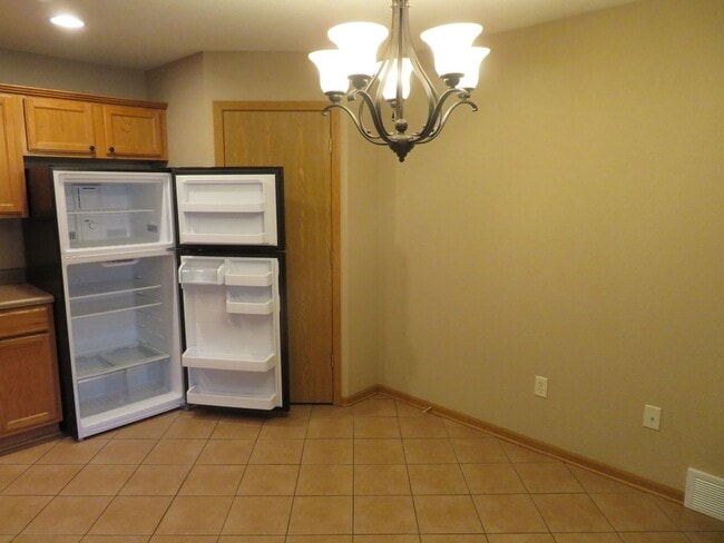 Building Photo - Raco 111/115 Nordic