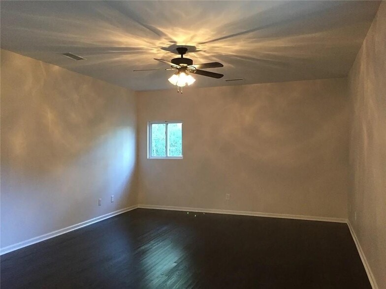 Building Photo - 652 S Evelyn Pl NW