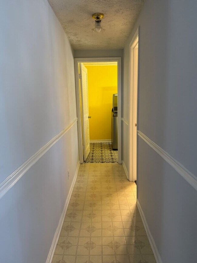 Building Photo - All One Level Living La Plata