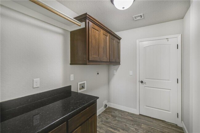 Building Photo - 1100 Ellen Ray Ln