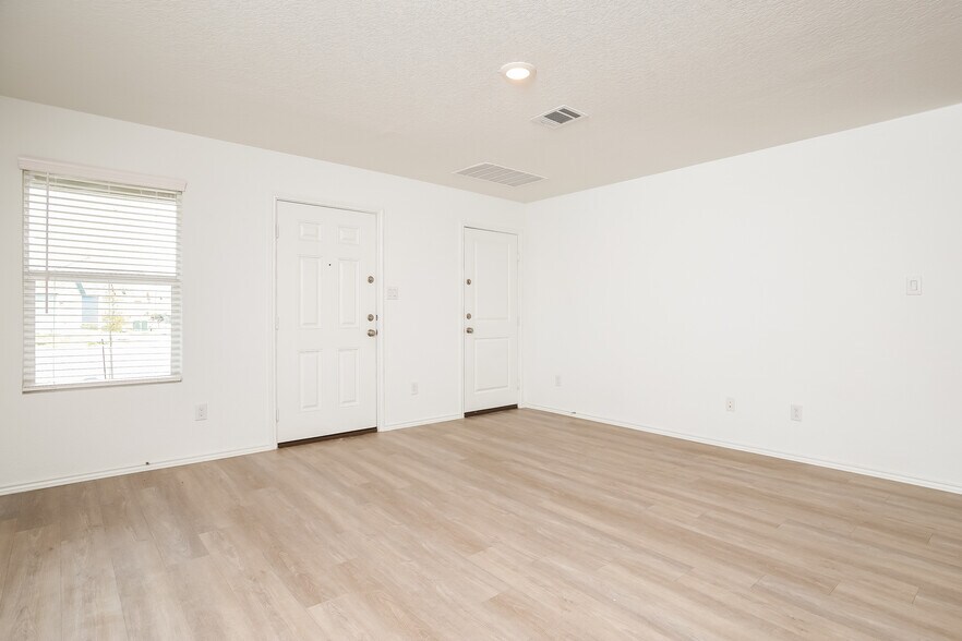 Building Photo - 13906 White Water