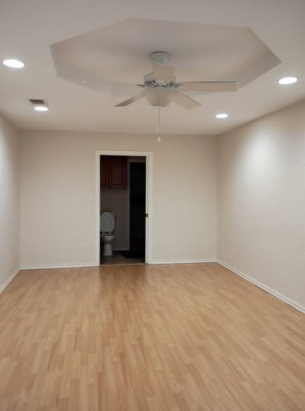 Building Photo - 6105 Shadowview Ct