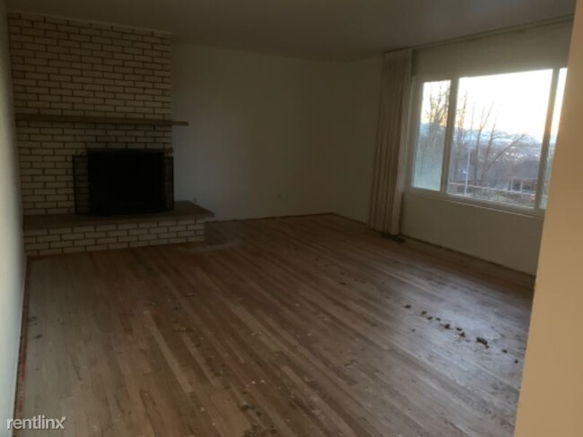 Building Photo - 5 br, 2 bath House - 1070 N 500 E