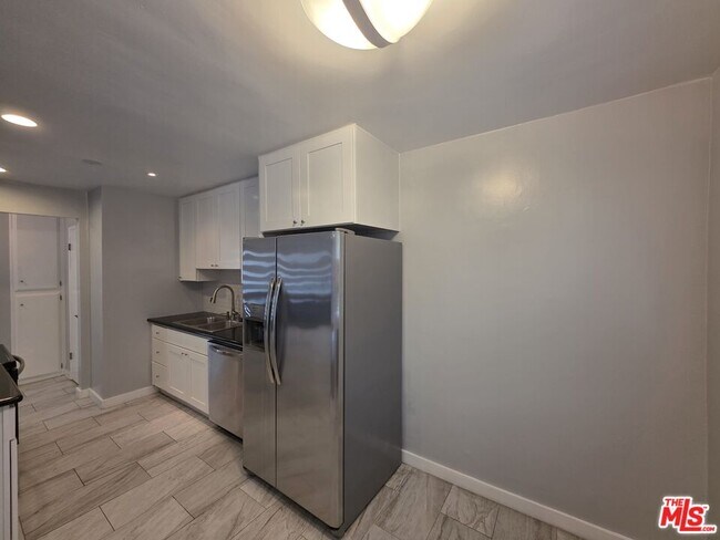 Building Photo - 210 S Lucia Ave