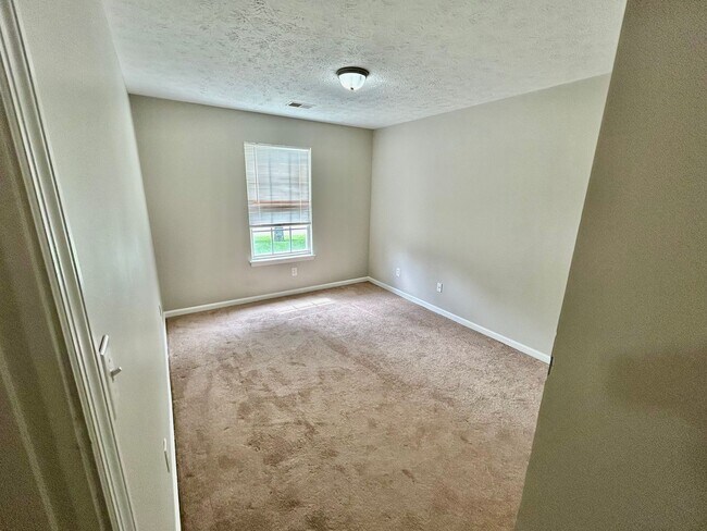 Building Photo - 2 Bed 1.5 Bath Pay ONLY Electric!