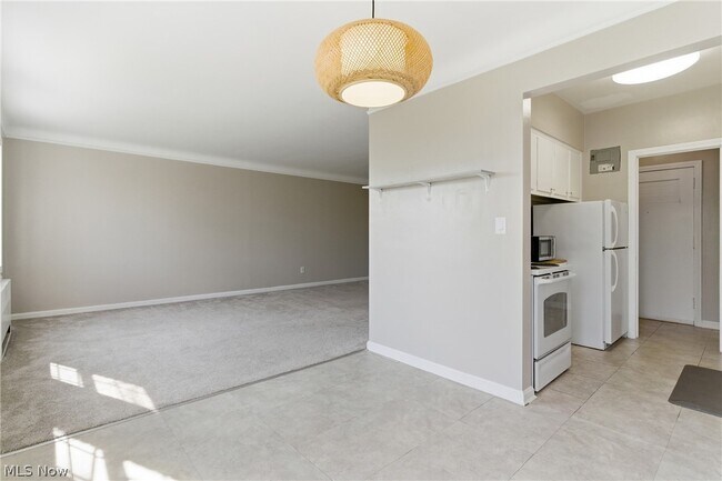 Building Photo - 15820 Van Aken Blvd