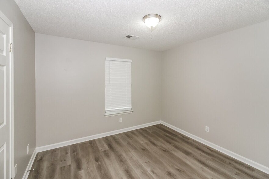 Building Photo - 7568 Baysweet Dr