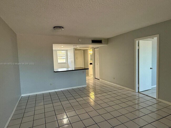 Building Photo - 445 NE 195th St