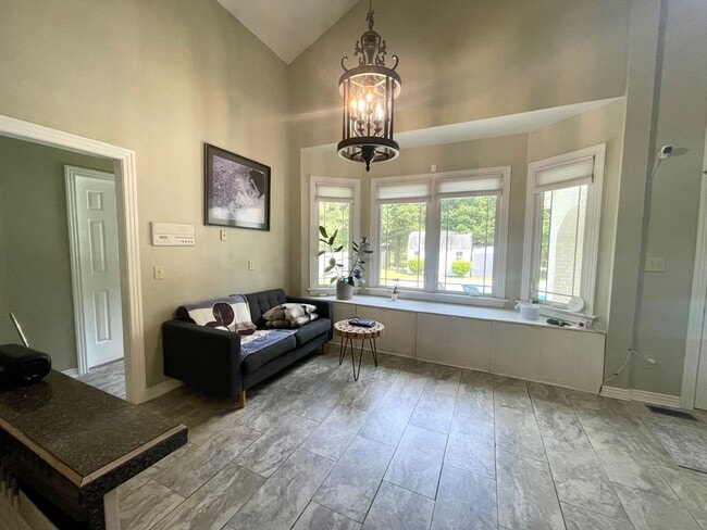 Building Photo - Beautiful 5 Bedroom Single Family Home in Great Bridge Area
