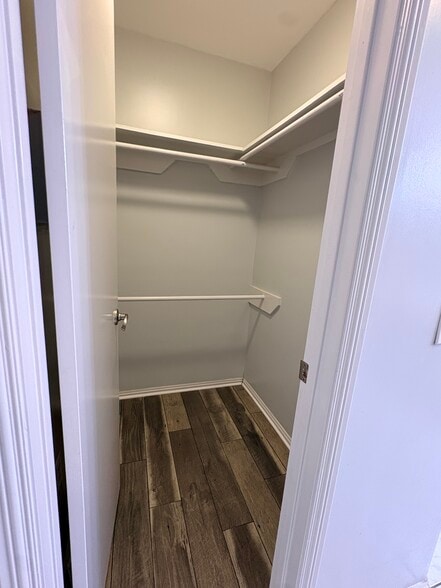 Master closet 2 - 2921 W Iris Ave