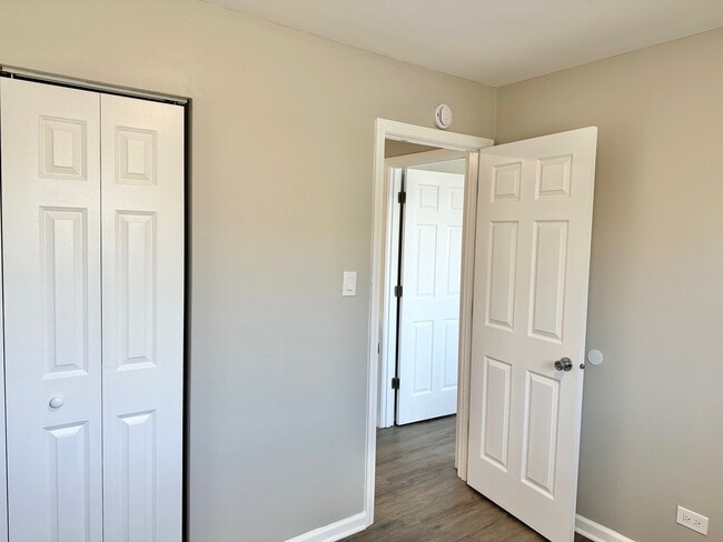 Building Photo - 1721 E Roosevelt Rd