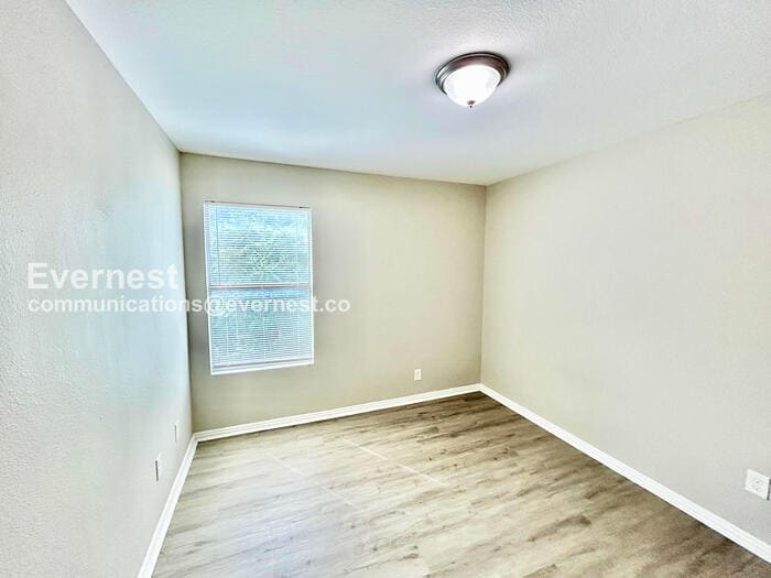 Building Photo - 130 Creek Cove Dr