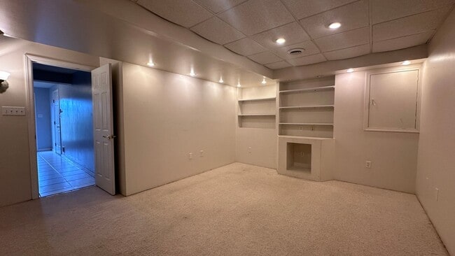 Building Photo - Lovely 3 bed, 2.5 bath townhouse in Seven ...