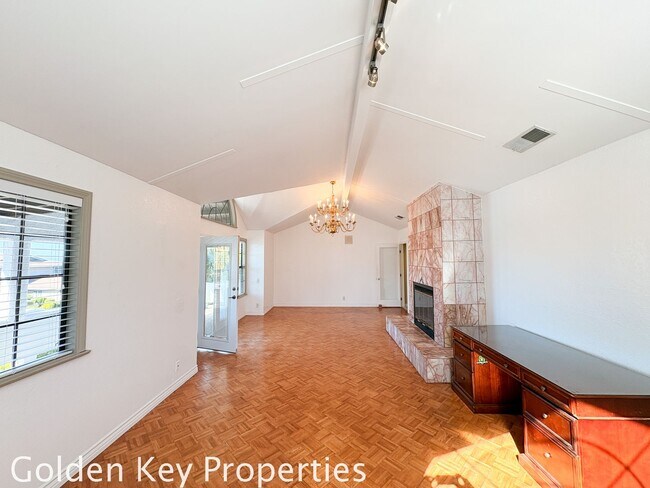 Building Photo - Welcome to this stunning 4-bedroom, 3-bathroom home located in the desirable La Costa neighborhoo...