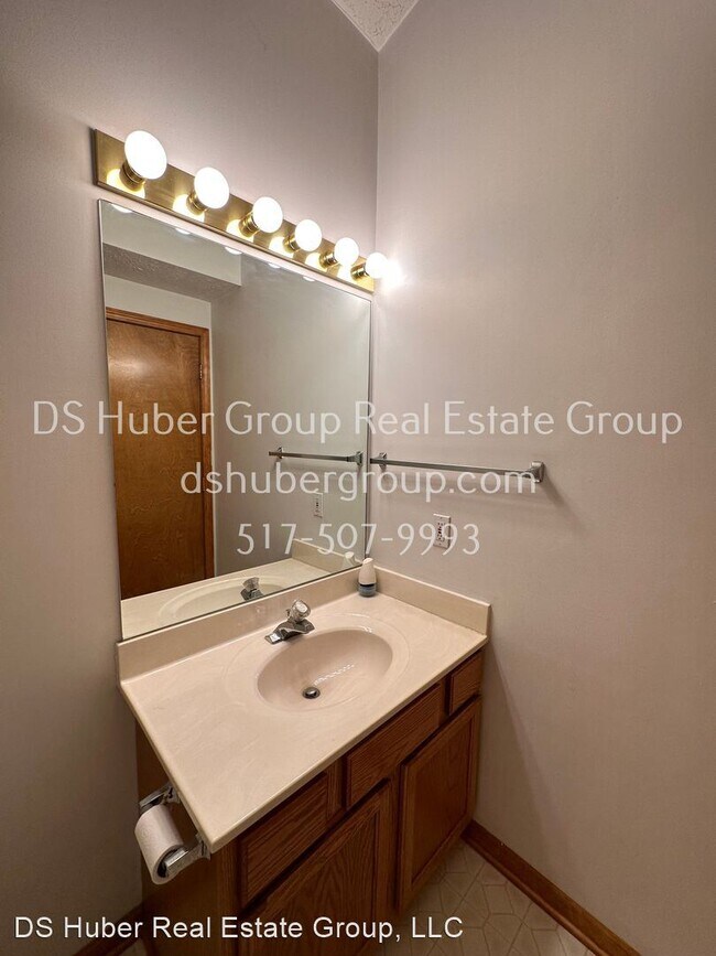 Building Photo - 4 br, 2 bath House - 13505 Webster Rd