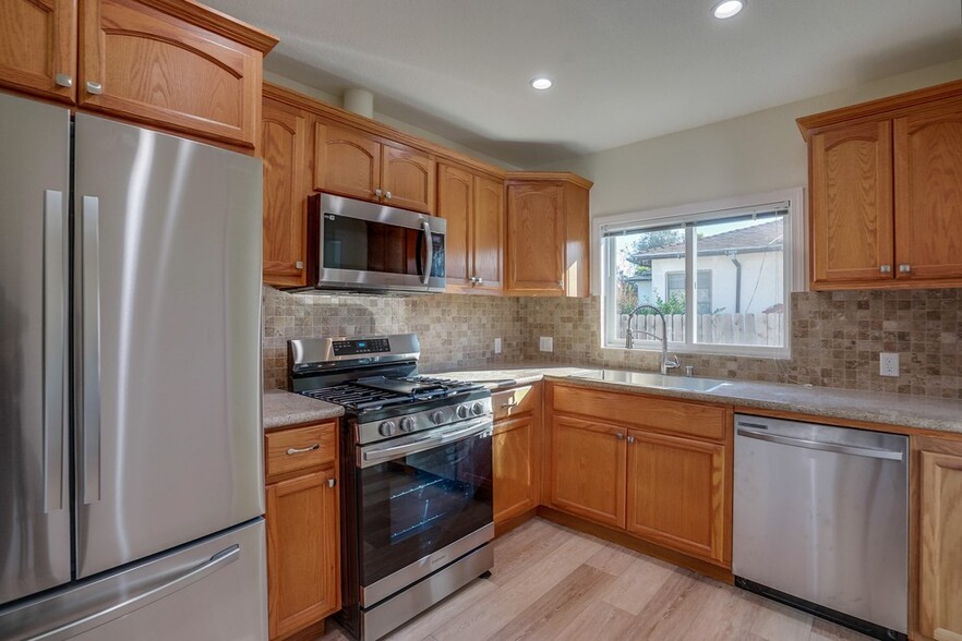 Building Photo - 4725 Sawtelle Blvd
