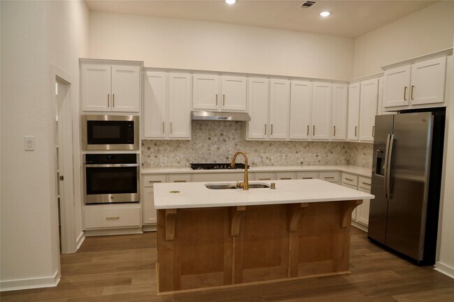 Building Photo - 27003 Golden Isle Ln