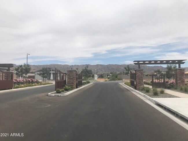 Building Photo - 1331 E Maldonado Dr