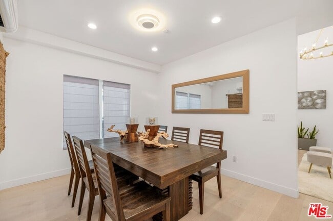 Building Photo - 157 Hart Ave