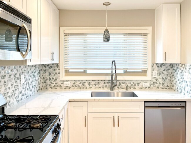 Building Photo - 3213 Atwater Ave