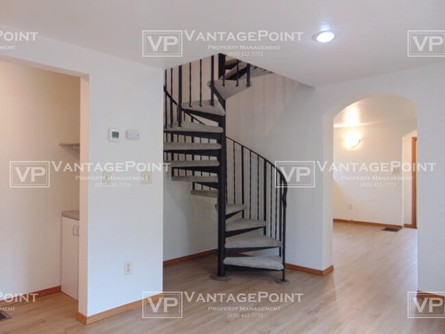 Building Photo - 632 River Ave