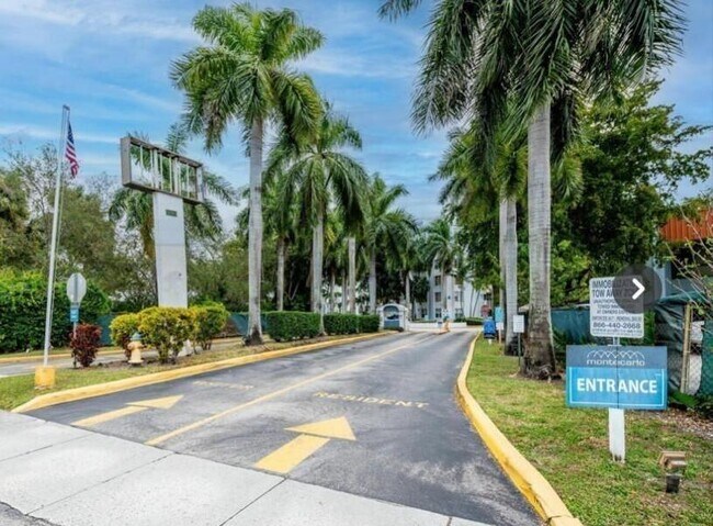 Building Photo - 488 NW 165th St