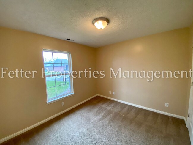 Building Photo - 3 Bedroom East Side Home!