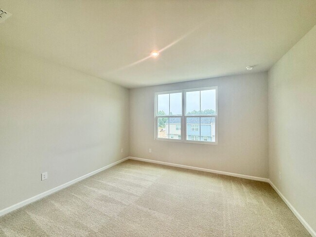 Building Photo - Newly Built 3BD, 2.5BA Wendell Townhome in an HOA Community with Amenities