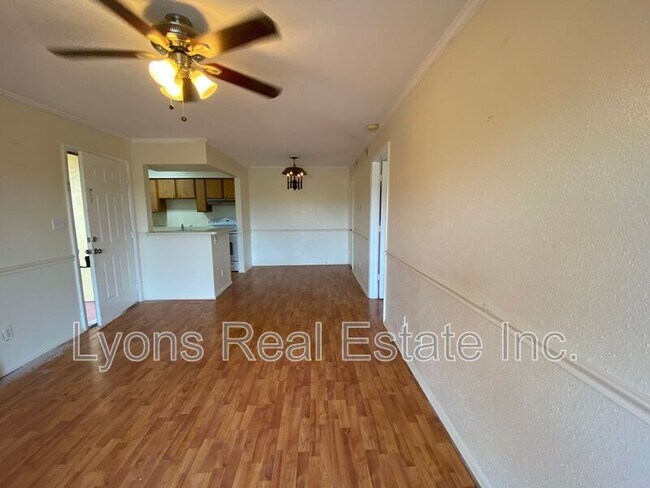 Building Photo - 2855 Winkler Ave