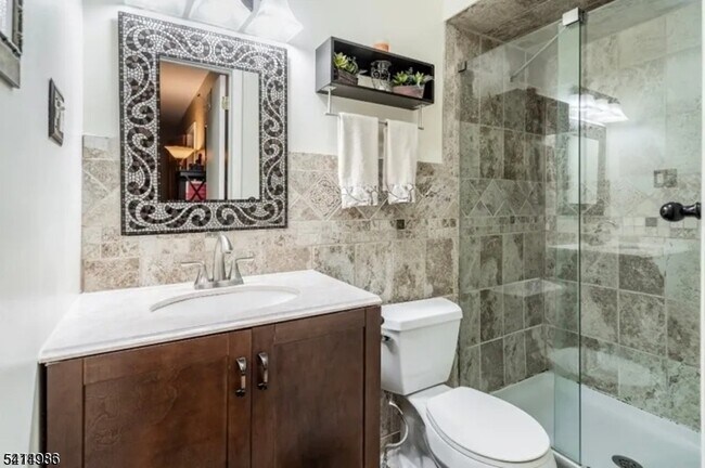 Building Photo - 606 Robin Rd