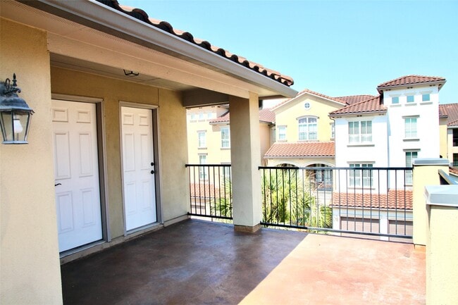 Building Photo - 28 W Oaks Dr