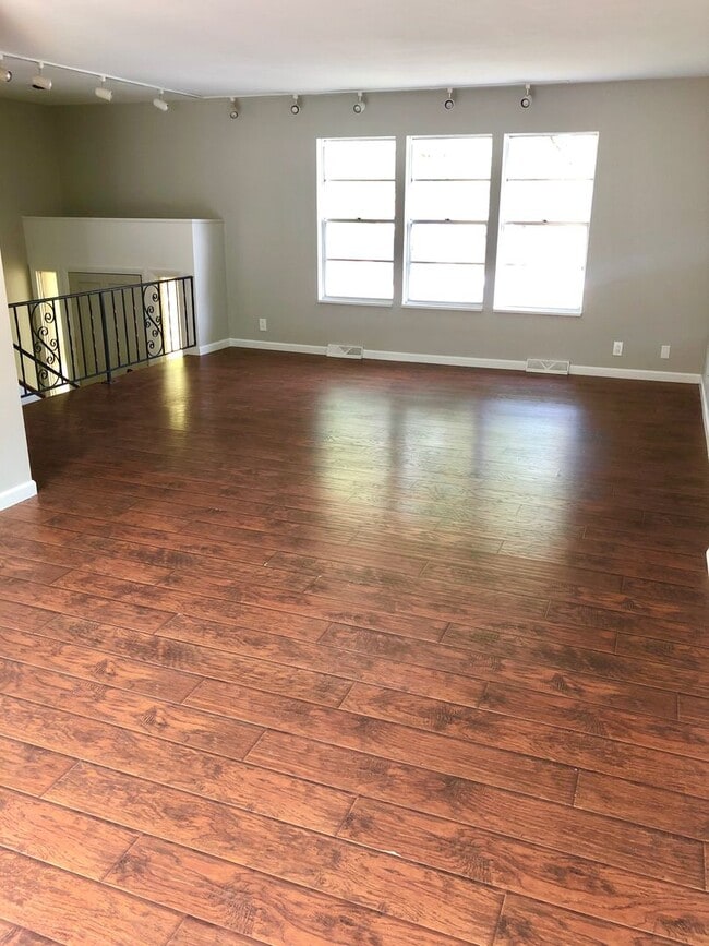 Building Photo - Spacious 4 Bed, 2 Bath House in West Fort ...