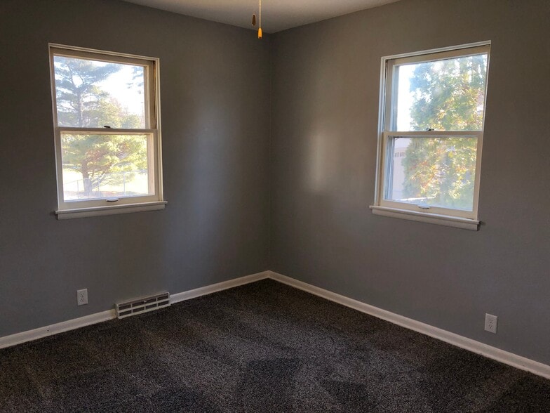 Building Photo - 243 Orchard Ct