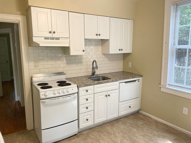 Building Photo - Stand Alone Cottage