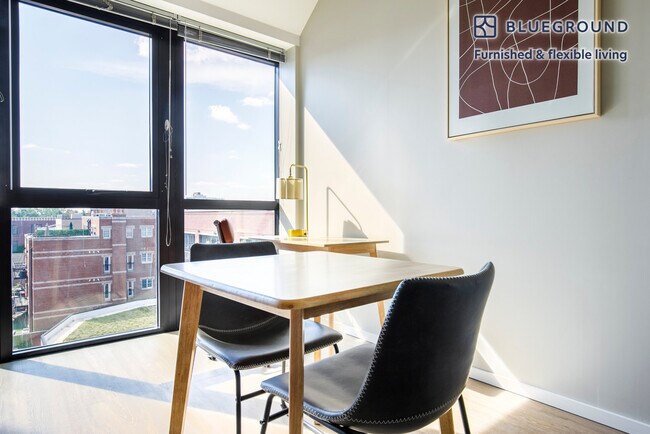 Building Photo - 211 W Scott St