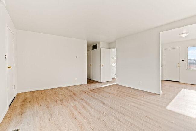 Building Photo - Just Updated! 3 Bed House in San Leandro |...