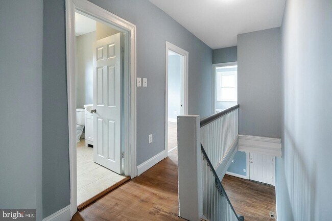 Building Photo - 851 S 57th St