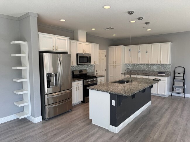 Building Photo - NOW AVAILABLE!! BEAUTIFUL HOME IN GATED CO...