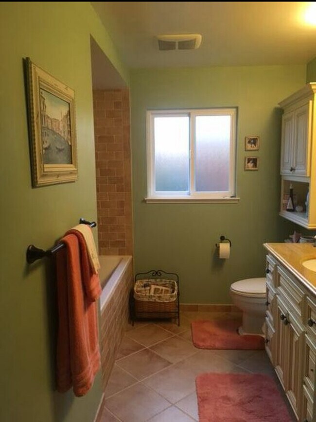 Building Photo - 659 Sun Tree Ct