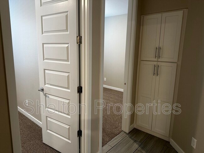 Building Photo - 16562 W Charlotte Dr