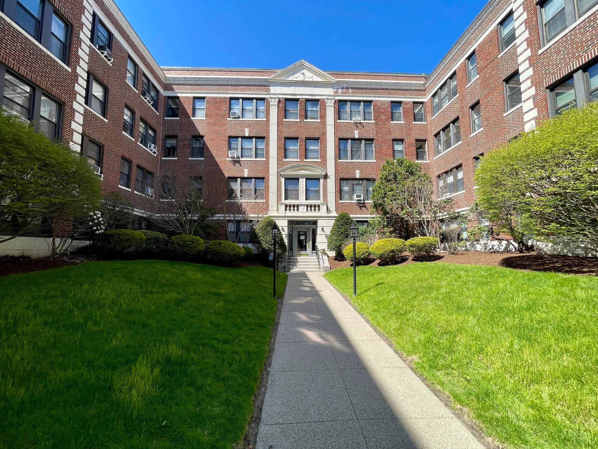 Building Photo - 141 Englewood Ave